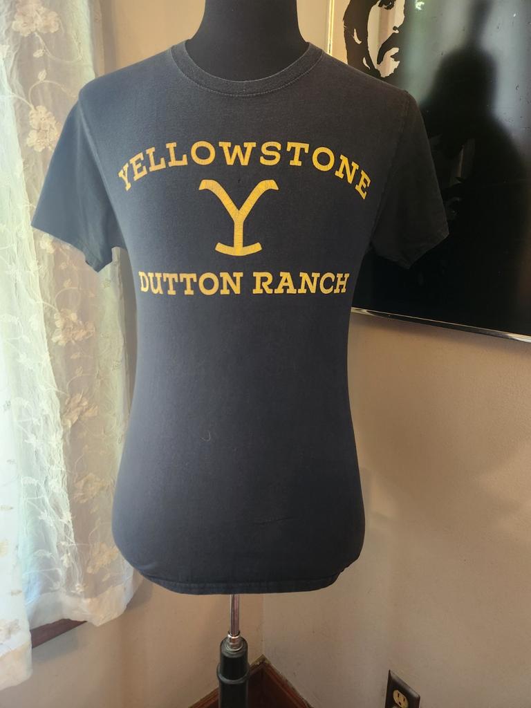 Yellowstone Dutton Ranch Black Short Sleeve T Shirt Mens size Small Unisex T-Shirt