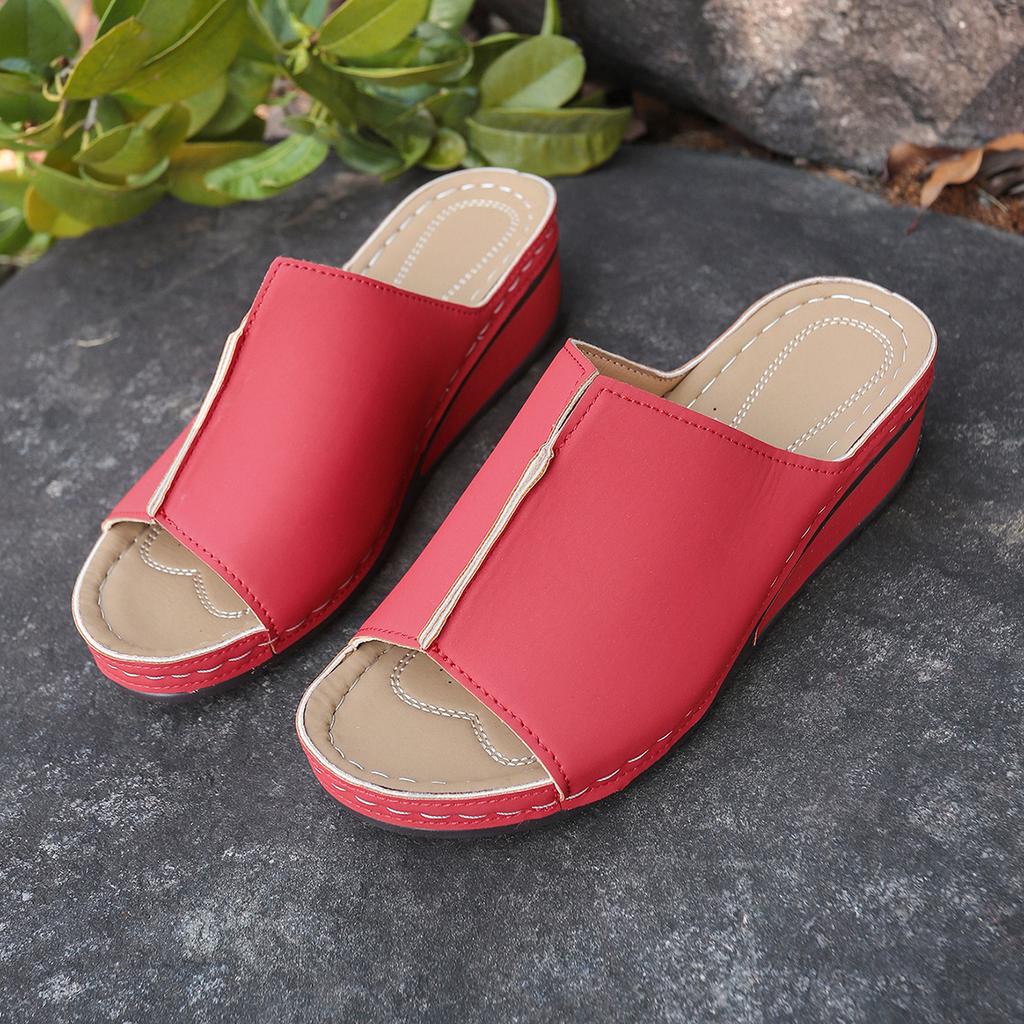 Весенние и летние новые классные тапочки для женщин, удобный покатый каблук, толстая подошва, простые и повседневные уличные тапочки