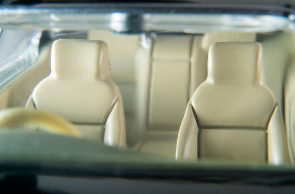 Tomica Limited Vintage Neo LV-N238c Nissan Laurel Twin Cam 24V Medalist Green 89 Year Finished Product