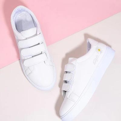 Женская повседневная обувь, удобные дышащие белые универсальные кроссовки на липучке с круглой головкой, модные кроссовки с цветочным декором, женская обувь
