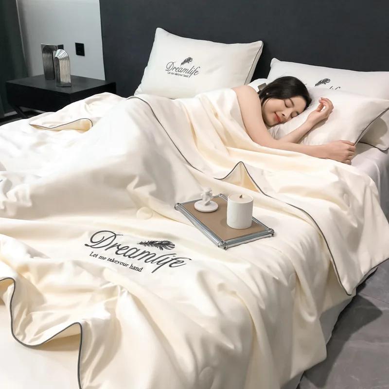 High-End Embroidery Silky Spring Autumn Quilt Comfortable Sleep Soft Breathable Blanket Skin-Friendly Air Conditioner Comforter