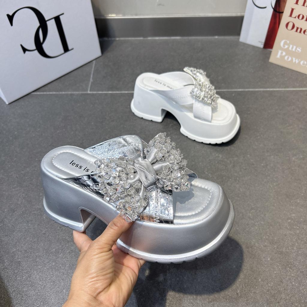 Thick Soled Rhinestone Bow Casual Sandals for Women's Summer Wear 2024 New High-end Fashion Versatile One Word Slippers
