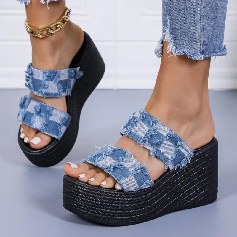 Летние женские сандалии Новые тапочки на танкетке Пляжные сандалии на платформе Женские шлепанцы Трендовая обувь на высоком каблуке для женщин