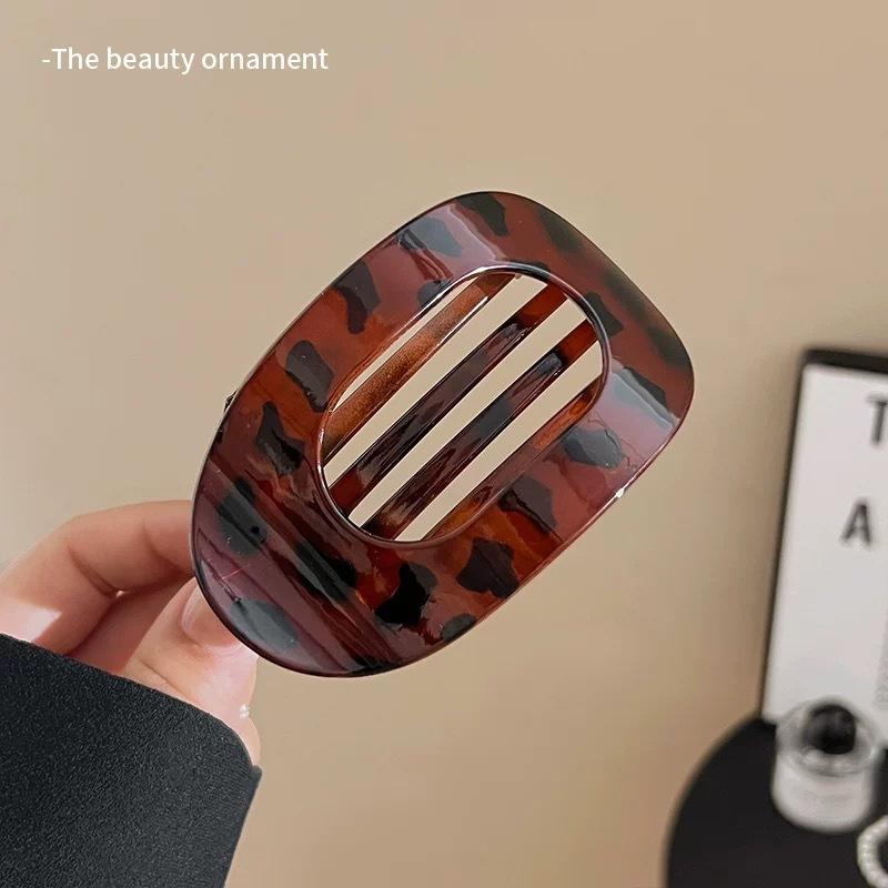 Модная матовая изогнутая плоская акриловая заколка-краб для волос с леопардовым принтом - Прочный и стильный аксессуар для всех типов волос