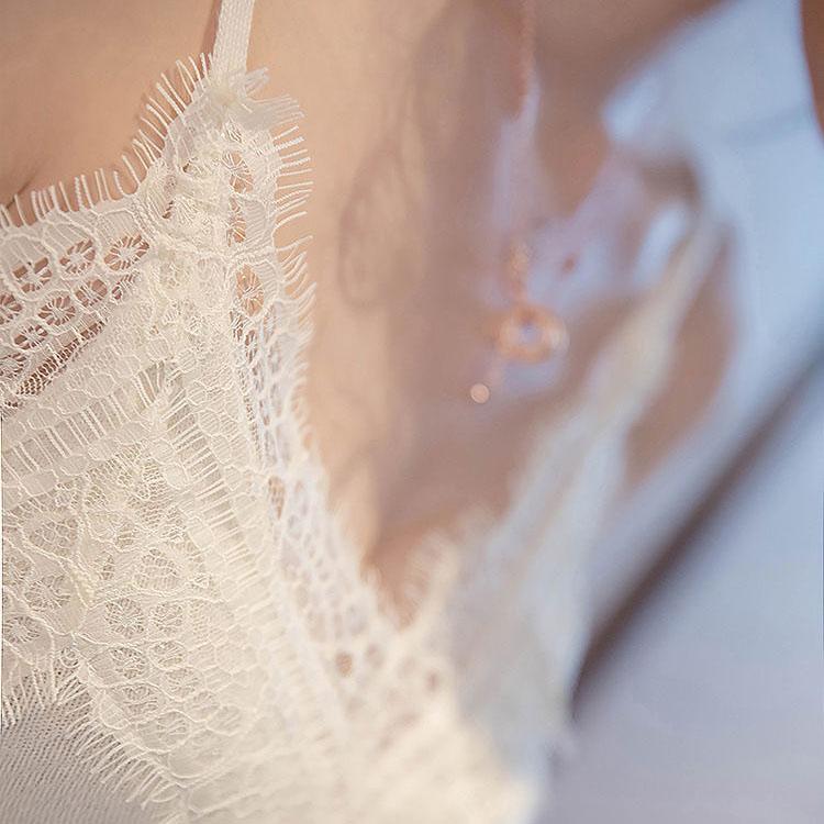 Кружевной жилет с резьбой, который носят женщины, летняя тонкая рубашка без рукавов на бретельках и однотонная повседневная рубашка