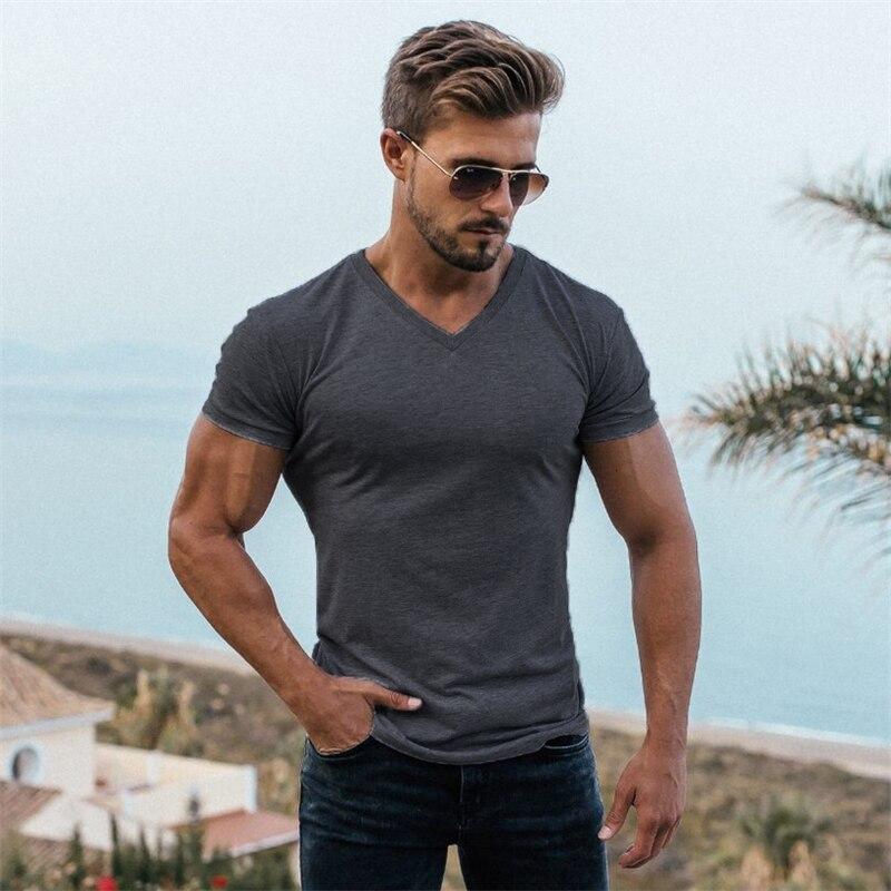 Muscleguys Мужская футболка с v-образным вырезом, однотонные топы с короткими рукавами, мужская хлопковая дышащая повседневная футболка, бодибилдинг, фитнес для мужчин