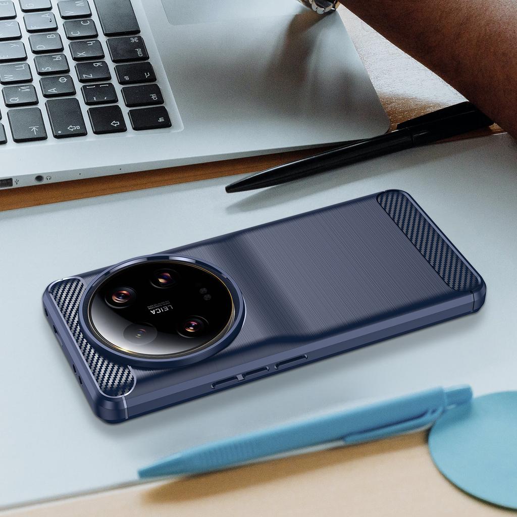 Чехол из ТПУ с текстурой карбонового волокна для Xiaomi 13 Ultra, устойчивый к царапинам, с матовой поверхностью.