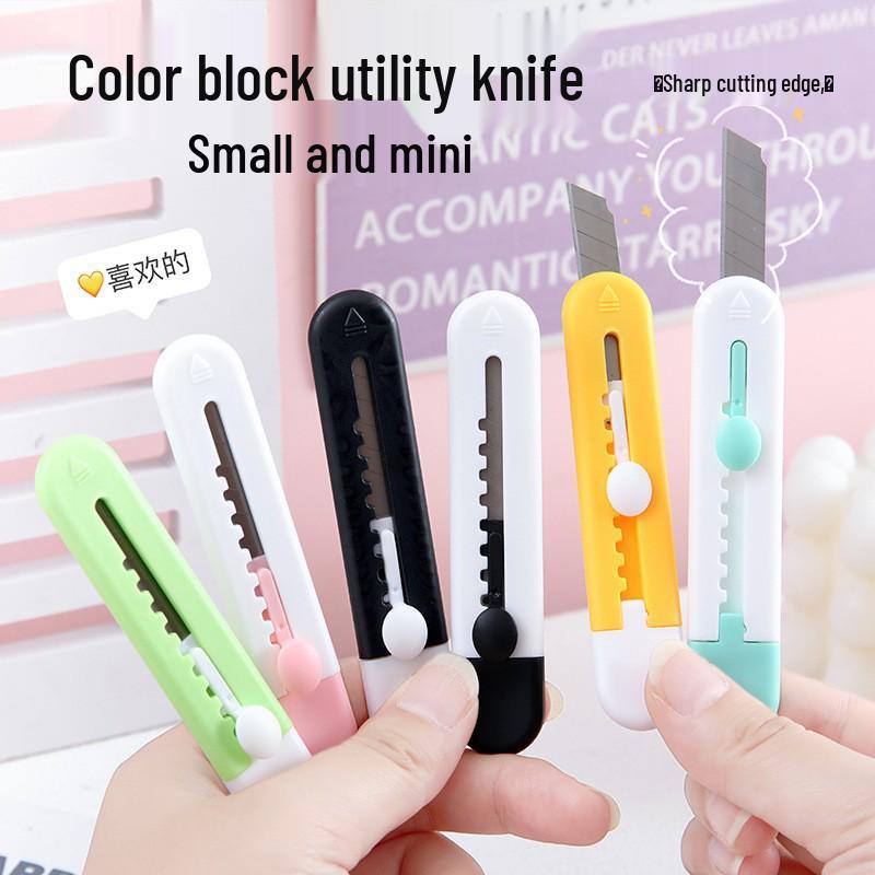 Bear Art Knife - Cute Cartoon Student Office Paper Cutter (Portable and Compact)