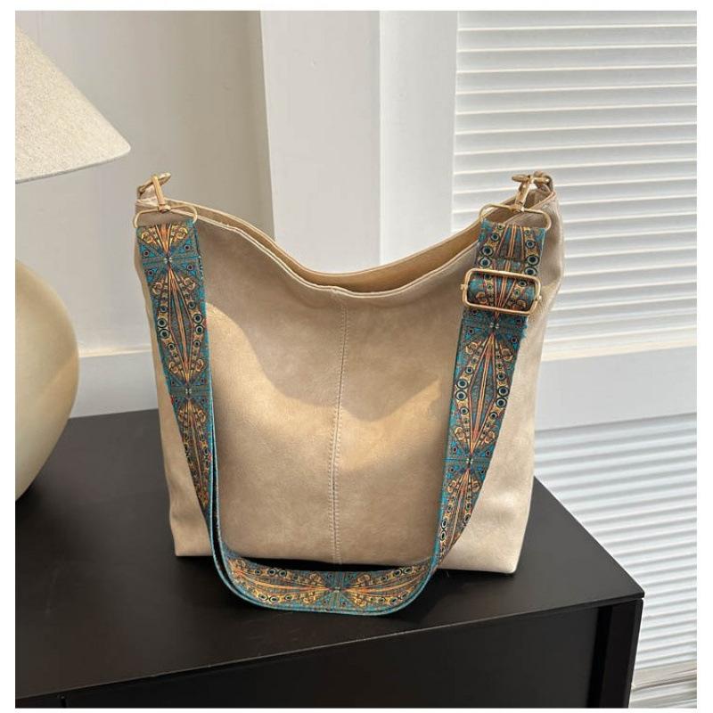 Large Capacity Ladies Bag Summer New Wide Strap One Shoulder Messenger Bag High End Texture Commuter Bucket Bag