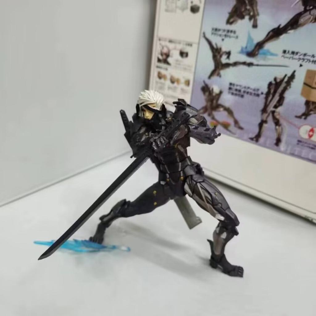 Фигурка коллекционная фигурка включает в себя сменную голову, руки и аксессуары ВИДЕО