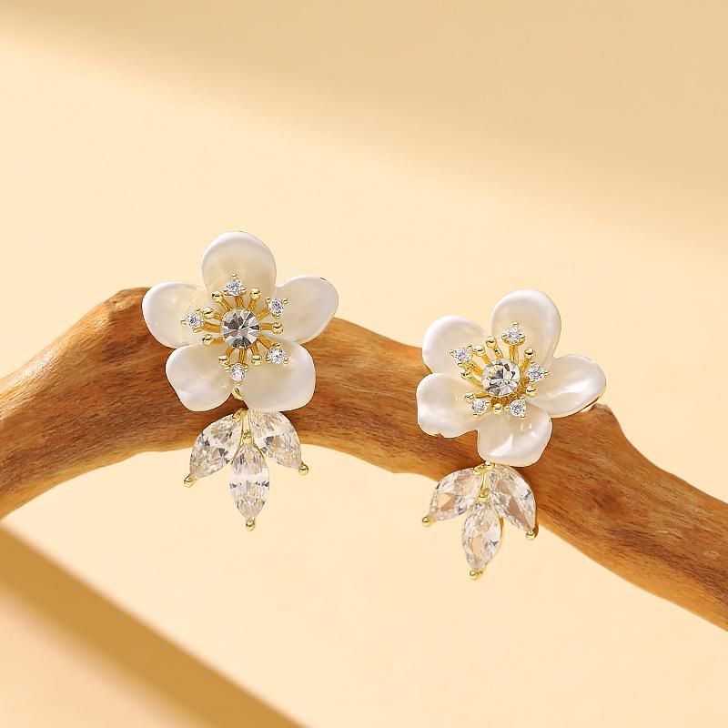 Mori sweet temperament small fresh dripping oil inlaid zircon flower earrings women's light luxury simple high-end super fairy earrings