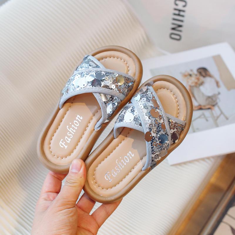 Летние тапочки для девочек, детская пляжная обувь для принцесс, тапочки с блестками для маленьких детей, мягкая подошва, нескользящая, универсальный размер 26-36