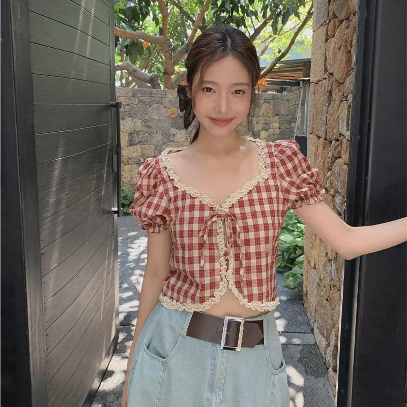 Женский топ 2023 года в французскую клетку со шнуровкой и оборками с квадратным вырезом