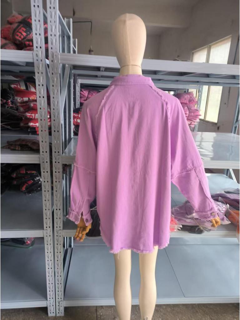 Женская джинсовая куртка с длинными рукавами и необработанными краями, осень 2025