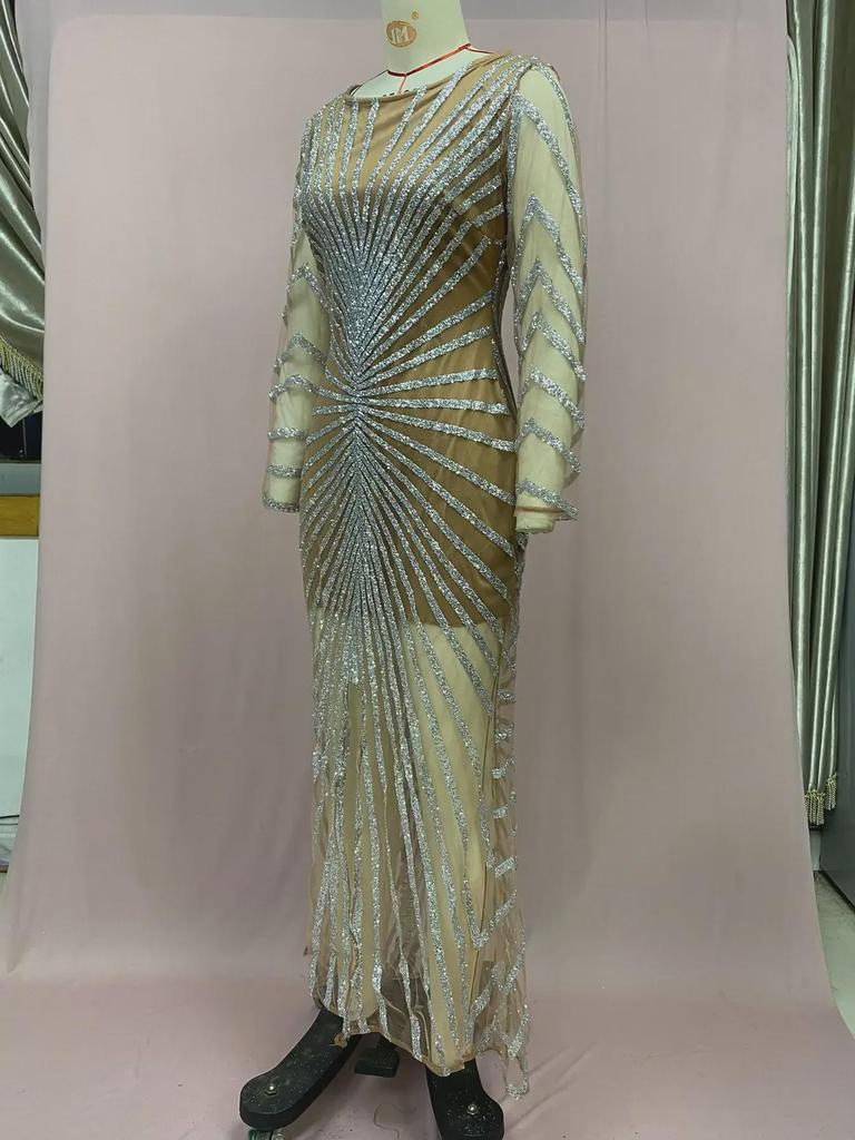 Европейская и американская мода весны 2025 года: Платье с разрезом и длинными рукавами в сетку с эффектом хрусталя и бриллиантами