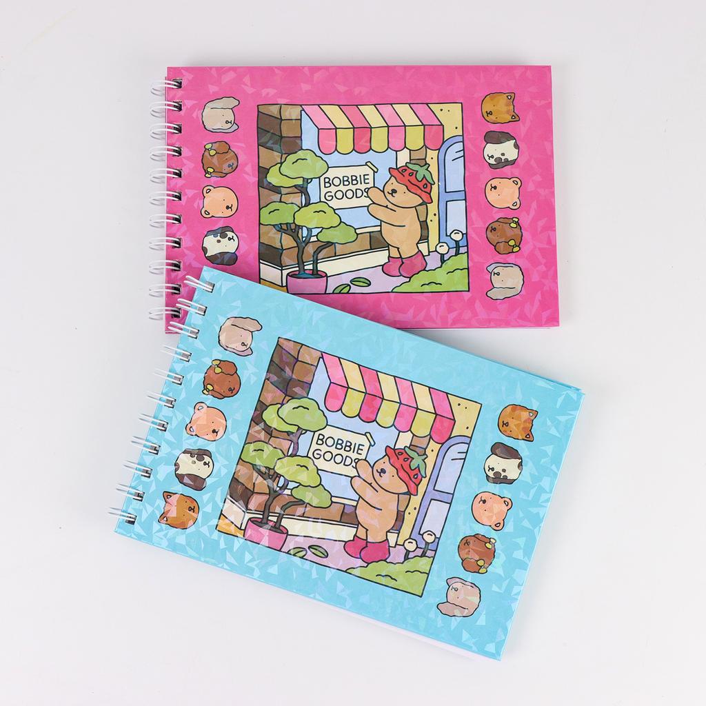 BOBBIE GOODS Расслабляющая раскраска  Содержит милых девочек, мультяшную раскраску, позволяет расслабиться в уютный момент хюгге