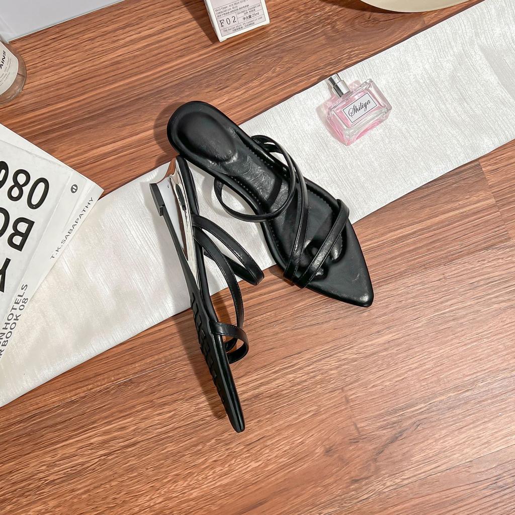 Summer New Flat-soled Sandals Women's Comfortable Soft-soled Versatile Fashion Temperament Pointed Slippers Women's 2025 New Women's Shoes