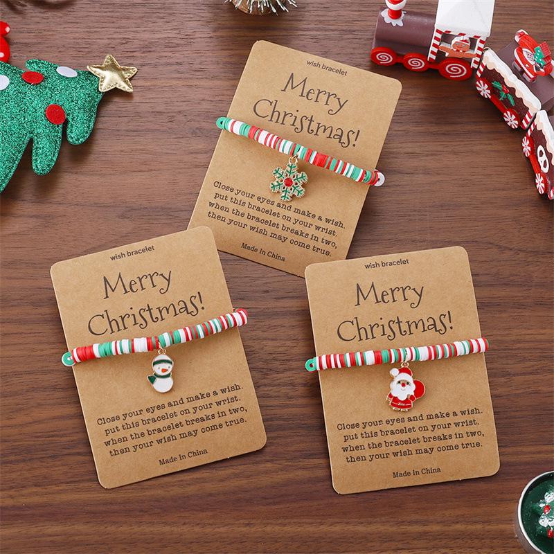 Рождественский браслет из бусин с глиняным кулоном Санта-Клауса