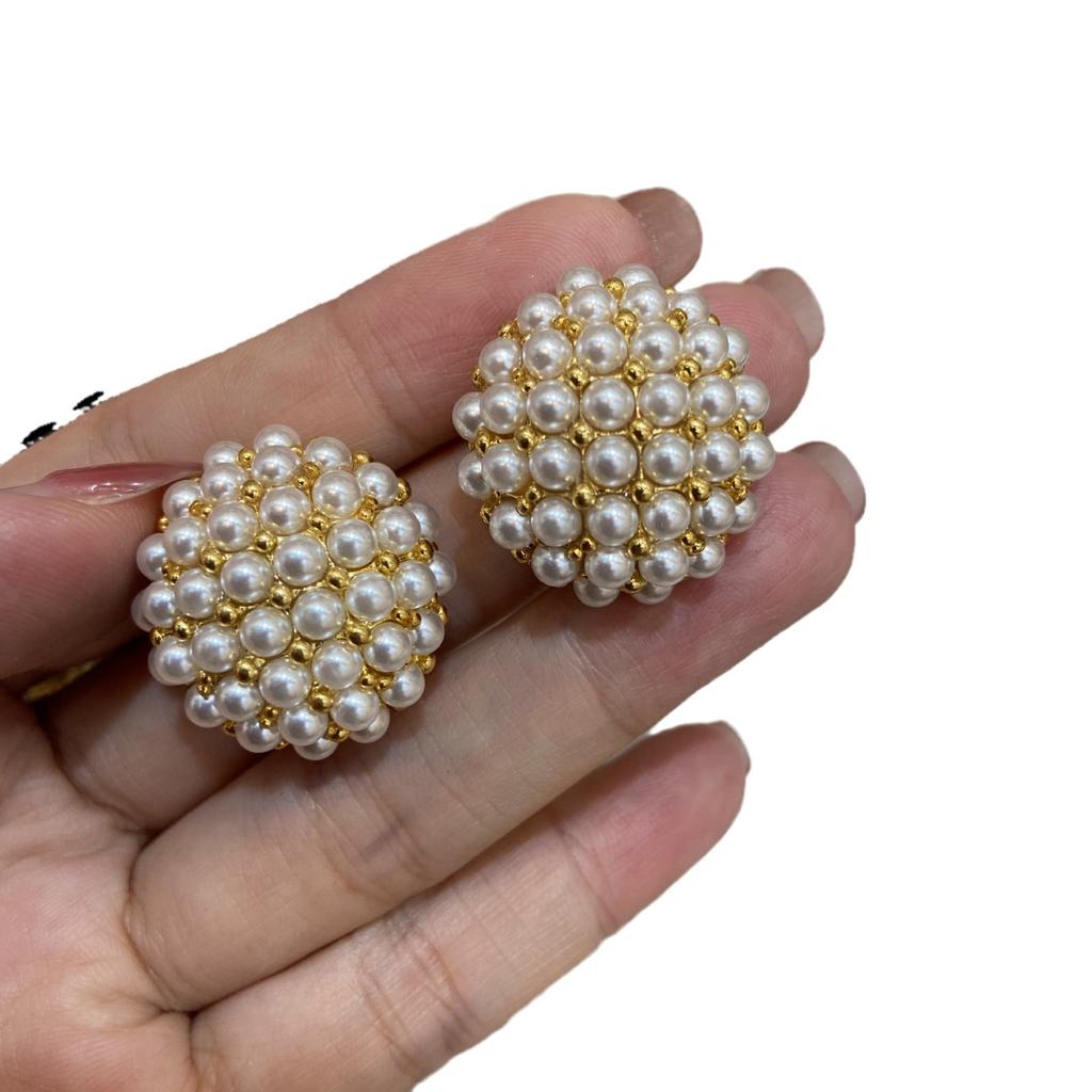 Серьги-игл S925 Silver Needle Light Luxury Универсальные элегантные серьги с круглым кольцом из жемчуга Модные легкие роскошные серьги из меди с золотым покрытием для женщин