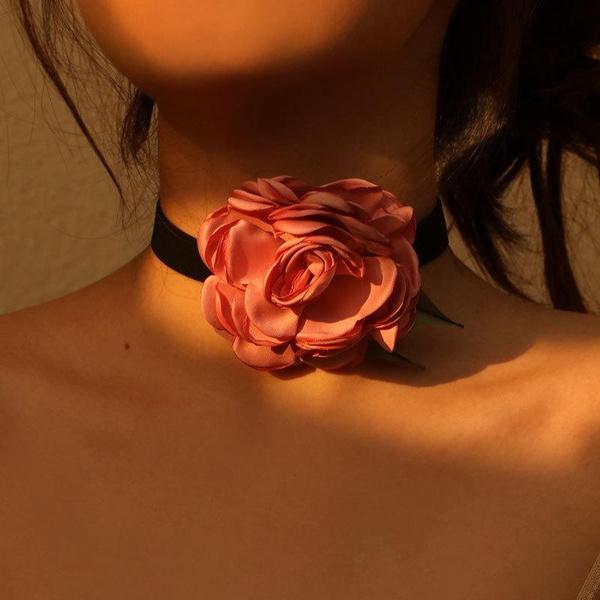 Темпераментное романтическое ожерелье с большой розой, широкое черное бархатное колье для женщин, модные украшения для шеи, вечерние подарки, украшения для шеи