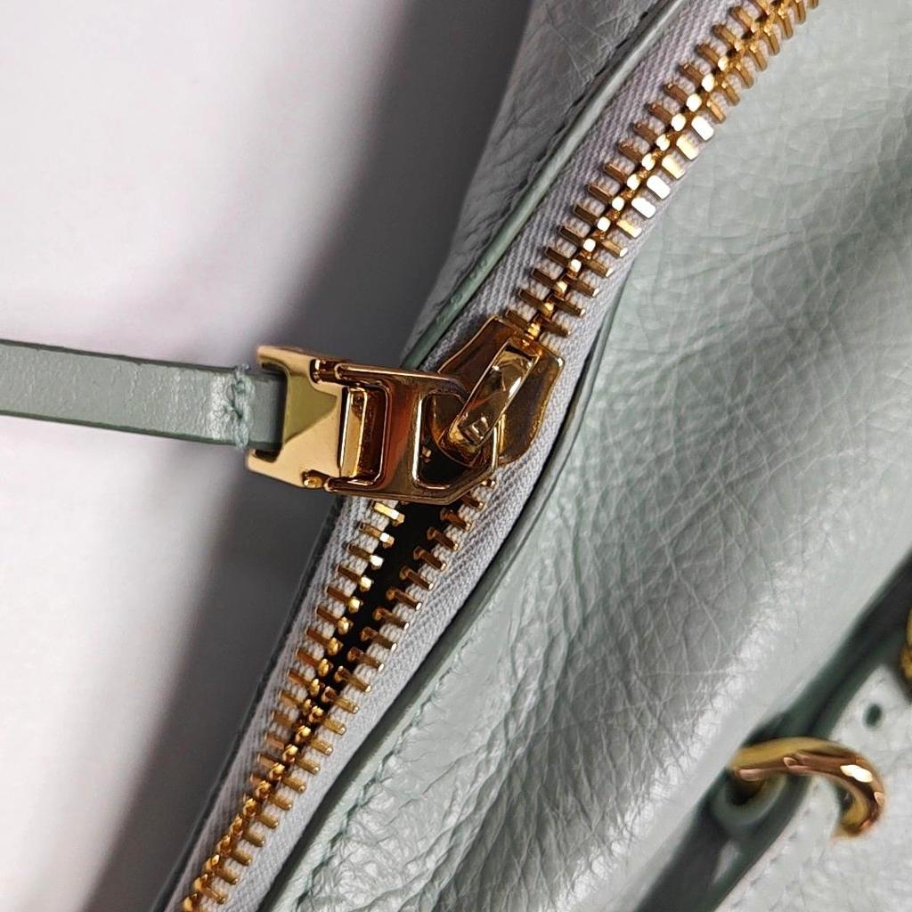 [Pre-Owned] Voyou Adjustable Shoulder Strap Zipper Closure Silk And Calfskin Mini Shoulder Crossbody Bag - Very Good #MK50HX