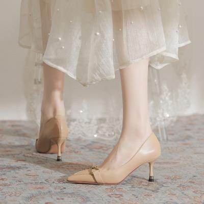 Европейская станция весна новые высокие каблуки тонкий каблук острый носок модные неглубокие лодочки темперамент металлическая пряжка для通勤 одиночные туфли каблуки