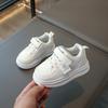 Детская обувь и спортивная обувь для девочек 2025 весна и осень новая кожаная водонепроницаемая повседневная белая обувь для мальчиков детская обувь для скейтборда