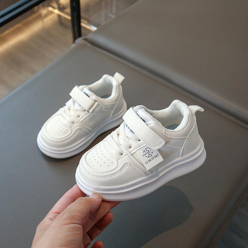 Детская обувь и спортивная обувь для девочек 2025 весна и осень новая кожаная водонепроницаемая повседневная белая обувь для мальчиков детская обувь для скейтборда