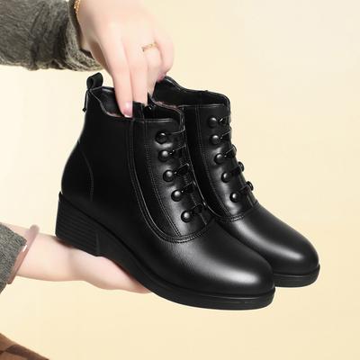 Женские ботинки Мартина, ботинки на танкетке, новые осенне-зимние бархатные ботильоны большого размера, средний каблук, теплые хлопковые ботинки для мамы