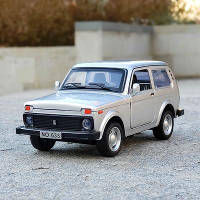 1/32 LADA NIVA Классический Автомобиль Сплав Модель Автомобиля Литье под Давлением Металлическая Игрушечная Машина Модели Транспортных Средств Симуляция Звук Свет Коллекция Детский Подарок