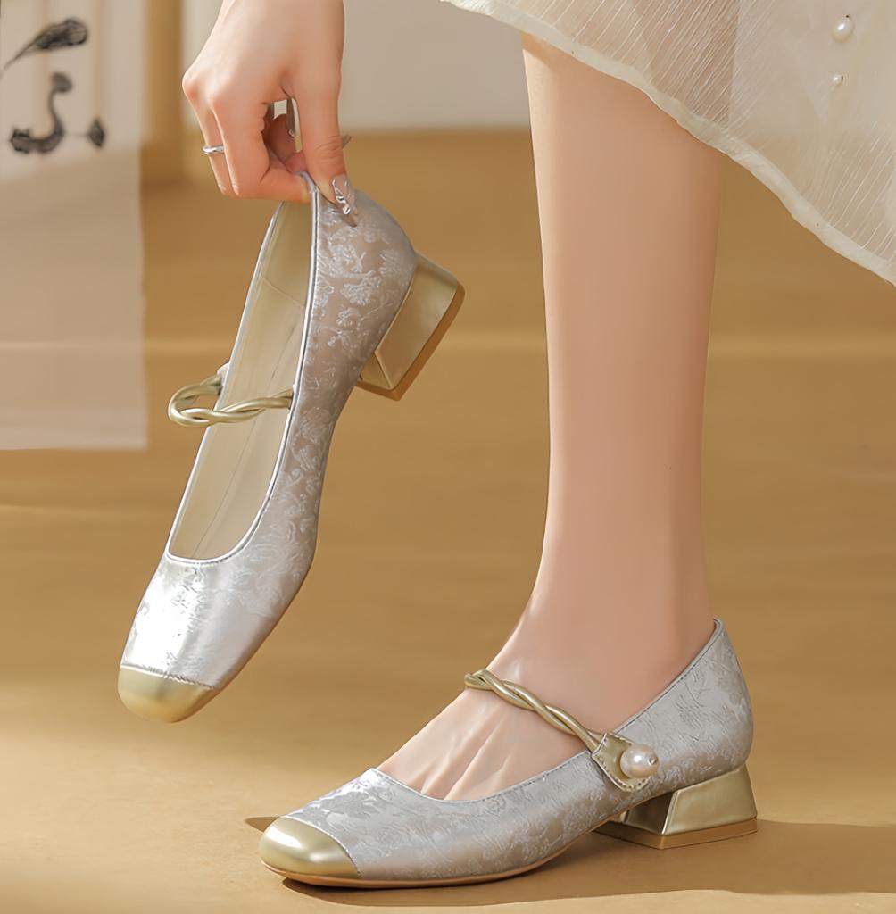 Туфли Мэри Джейн в сочетании цветов женские на низком каблуке 2024 новые кожаные с французским квадратным носком на толстом каблуке с открытым верхом маленькие с ароматом темперамента одинарные туфли