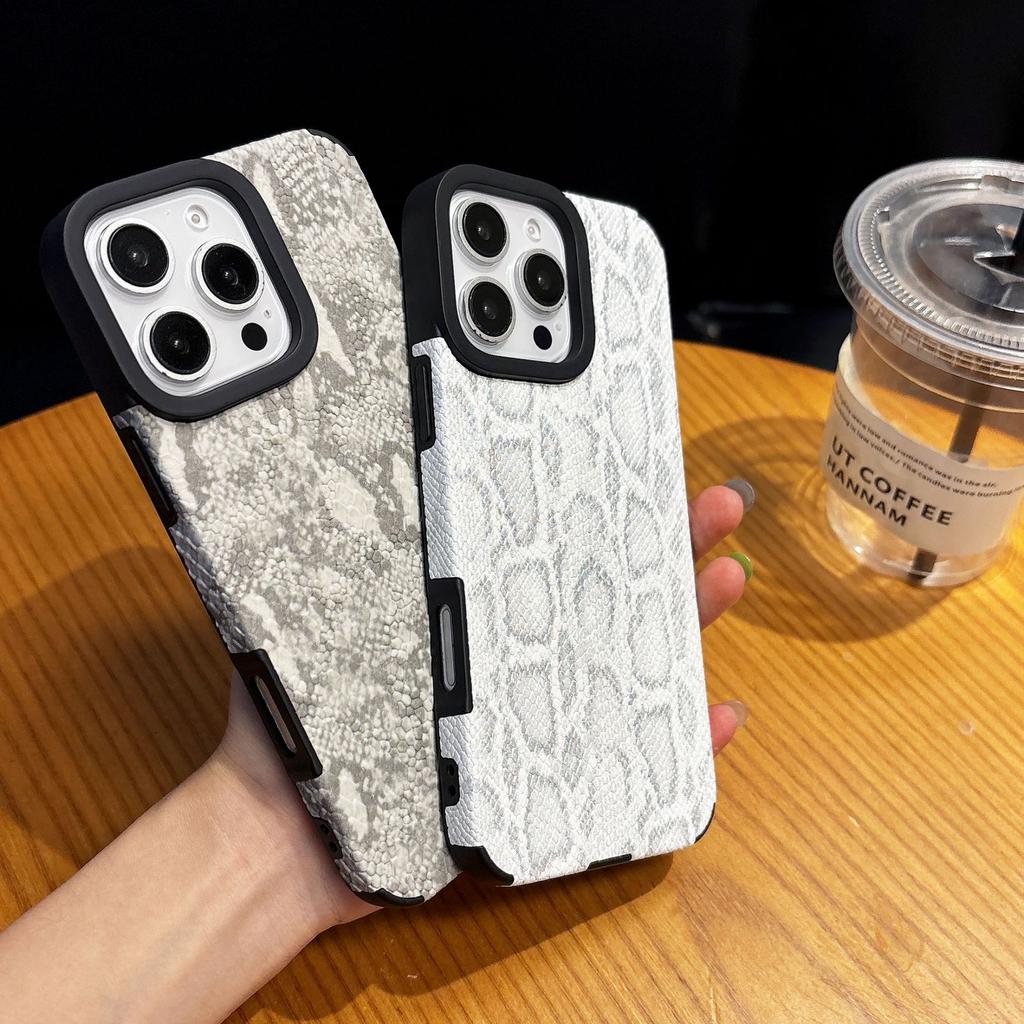 Built in Magnetic Snake Skin Pattern for IPhone 16 ProMax Phone Case for Apple 15 Wristband Holder Case