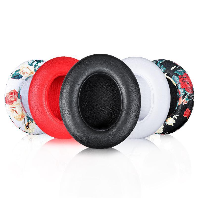 Совместимы с чехлами для наушников Beats Studio3 и Studio2, сменными кожаными амбушюрами для моделей второго и третьего поколения.