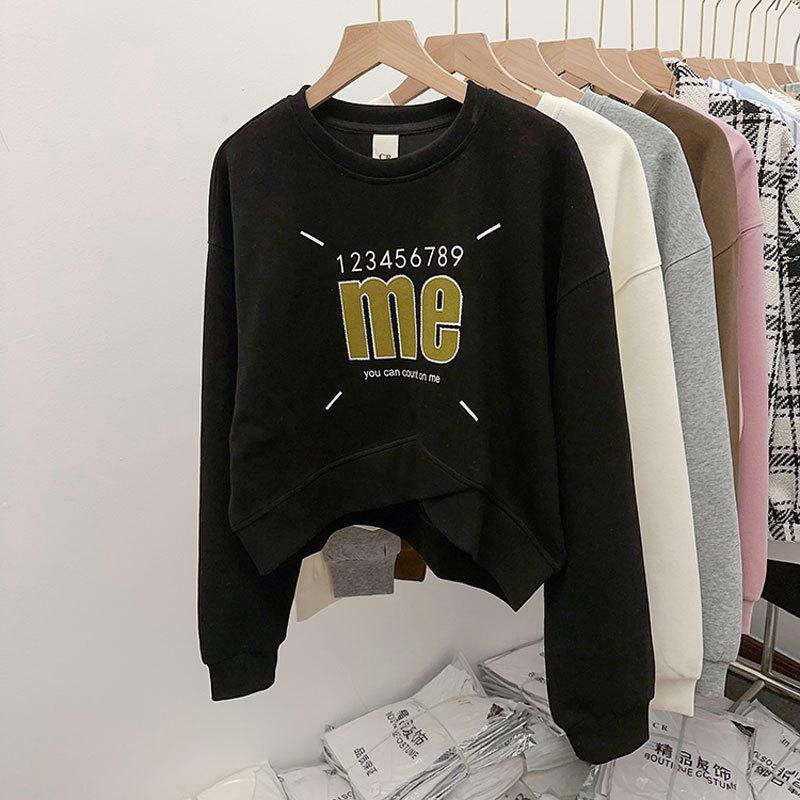 Большой американский принт, круглый вырез, длинный рукав, укороченный свитер