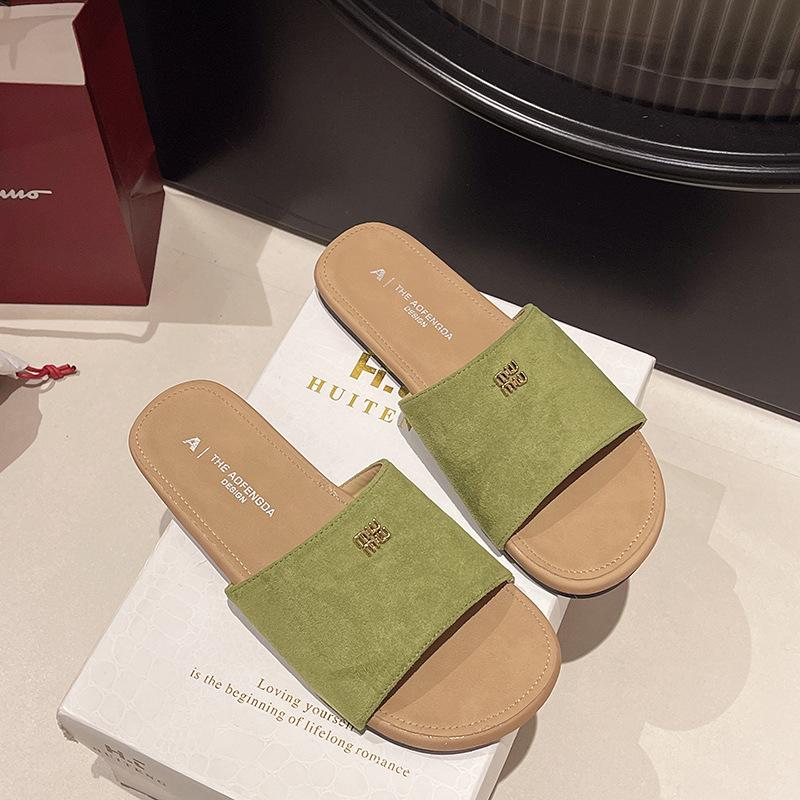 Французские шлепанцы на плоской подошве в стиле Сяосянфэн, женские, летние 2025, новые, повседневные, универсальные, для пляжа, шлепанцы-шлепки