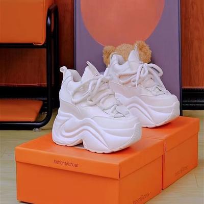 Женские туфли на мягкой подошве с внутренней высотой, увеличенной на 8 см. Новые весенние и осенние модные повседневные спортивные туфли на толстой подошве.