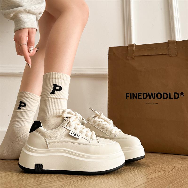 Студенческие белые туфли на платформе для женщин 2025 года, новые весенние и осенние модные универсальные легкие туфли для увеличения роста, спортивные туфли для сноуборда