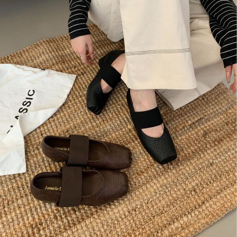 French retro Mary Jane shoes women's 2025 autumn new fashion temperament square head thick heel with skirt commuter shoes