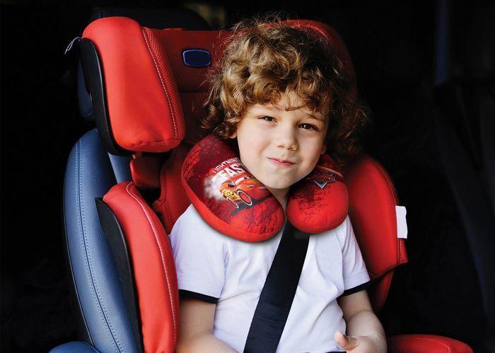 Coussin de voyage cervical - DISNEY - Cars - Tissu polyester - Dimensions 27x23x9 cm - Rouge