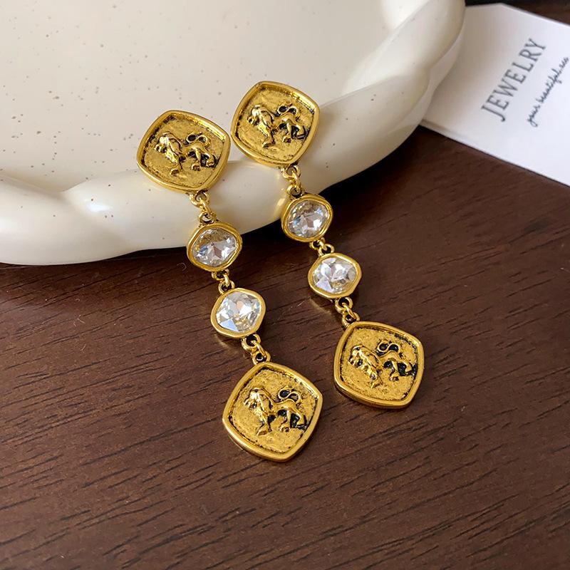 Silver Needle with Diamonds Flower Stripes Pearl Stud Earrings Medieval Vintage Retro Earrings Light Luxury Niche Earrings