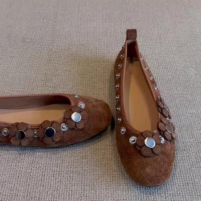 Версия из коровьей кожи~ Женские туфли с пуговицами и цветком, с неглубоким горлом, летние новые туфли 2025 года с одной педалью, коричневые кожаные туфли небольшого размера