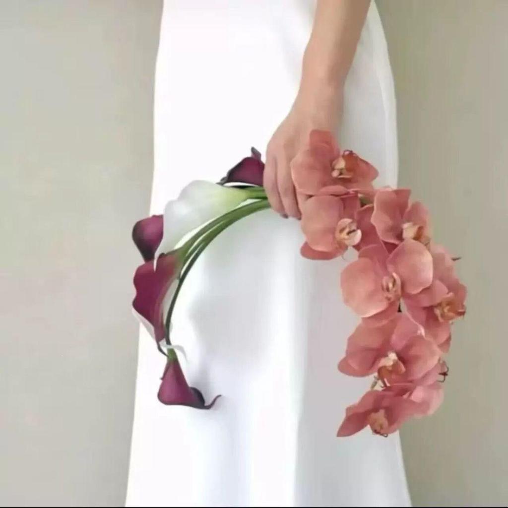 Photographer-Recommended Crescent Phalaenopsis Orchid Bridal Bouquet for Weddings