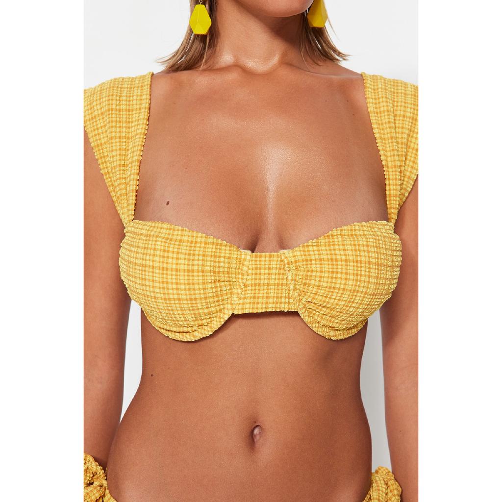 Жаккардовый текстурированный бикини-топ на косточках цвета экрю Tbess21bu0161