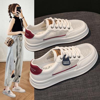 Супер огонь маленькие белые туфли на толстой подошве для женской летней новинки 2025 года, сетчатые дышащие туфли на небольшой платформе, универсальные повседневные туфли, тренд