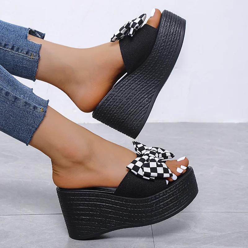 2024 Летние женские модные пляжные тапочки Новые женские босоножки на платформе с высоким каблуком Модные женские тапочки Удобные босоножки на танкетке