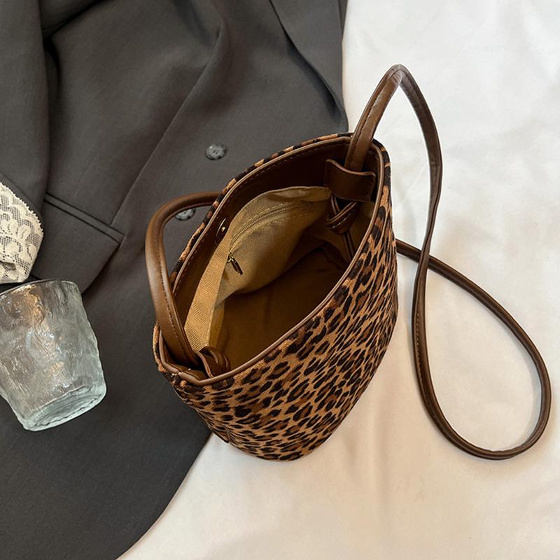 Ретро замшевая сумка-хобо, милые наплечные сумки, лаконичные женские сумки с прострочкой, высококачественная универсальная маленькая квадратная сумка