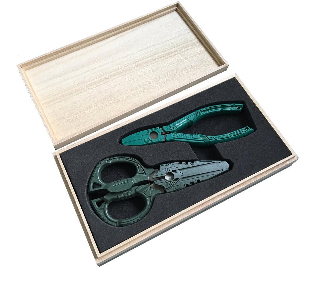 ENGINEER Engineer Paulownia Box GT Pack A Gift Package with Nejisaurus and Tetsuwan Scissors Comes with a Special PGT-03 GT. Leaflet.