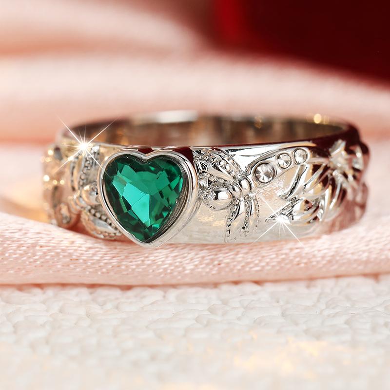 Vintage Inlaid Green CZ Heart Dragonfly Women's Ring Ancient CopperColor Hand Carving Daily Wear Party Jewelry Anniversary Gift