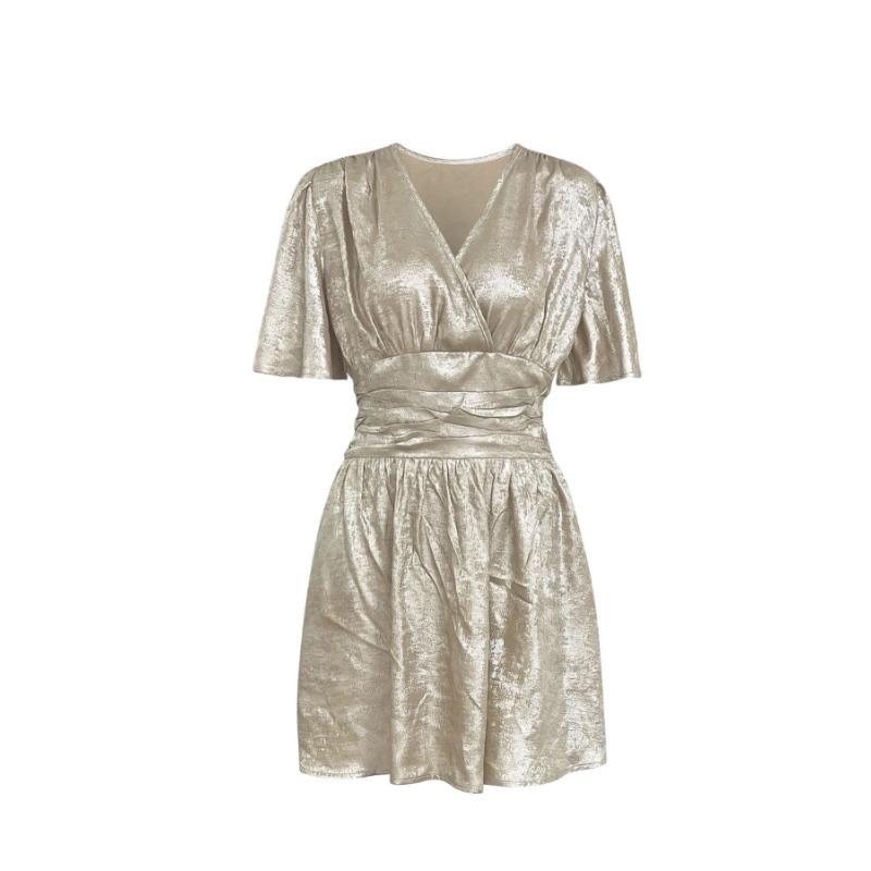 Женское летнее платье металлик однотонного цвета с V-образным вырезом и оборками на рукавах