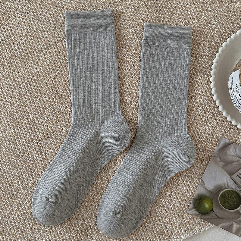Женские осенние однотонные универсальные носки средней длины из дышащей шерсти без косточек